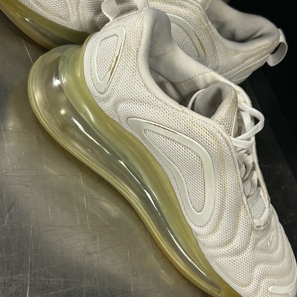 Nike Air Max 720 Size 6Y - Picture 3 of 10